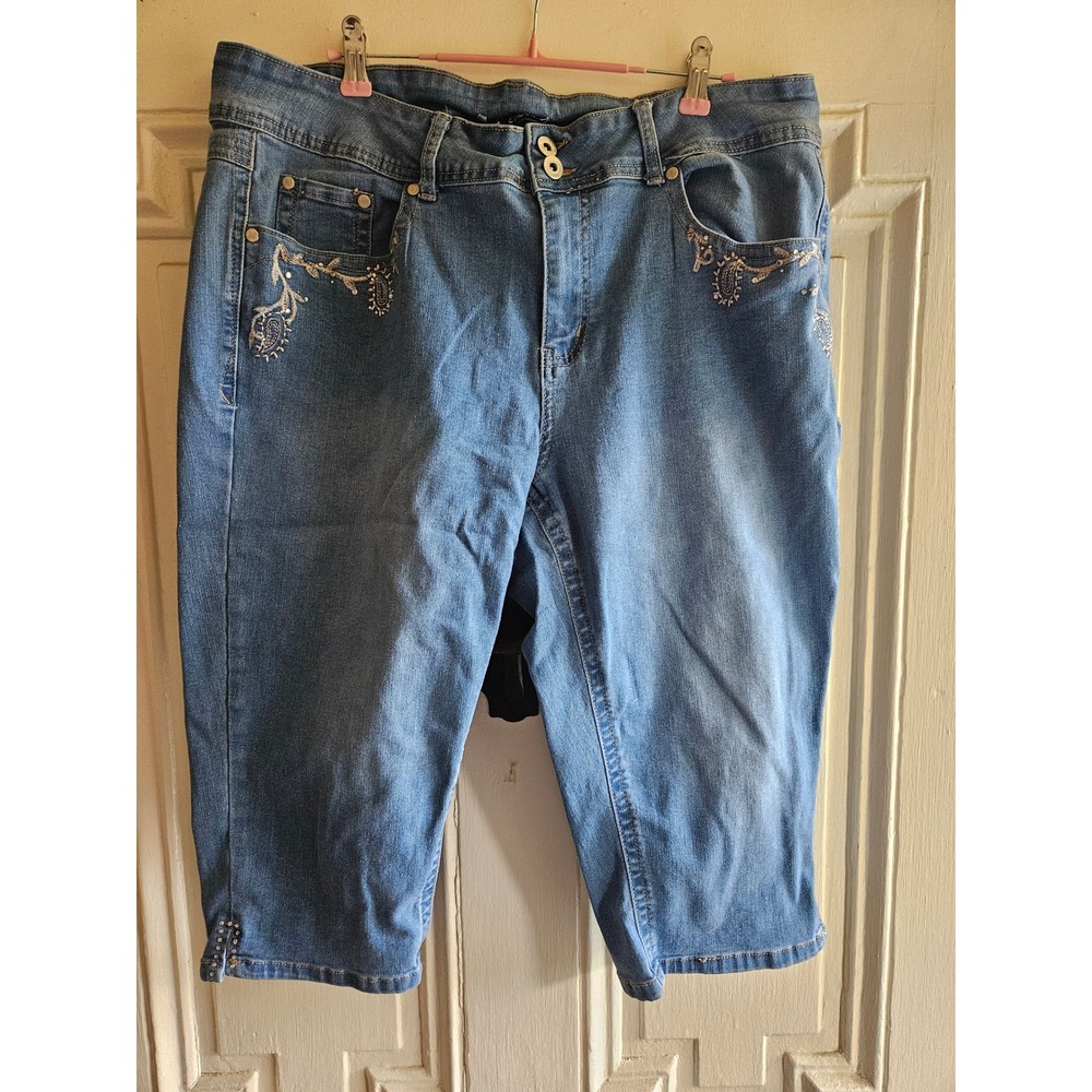 Sandpiper Womens Denim Capri Jeans Size 18W Embroidered Rhinestone Medium Wash